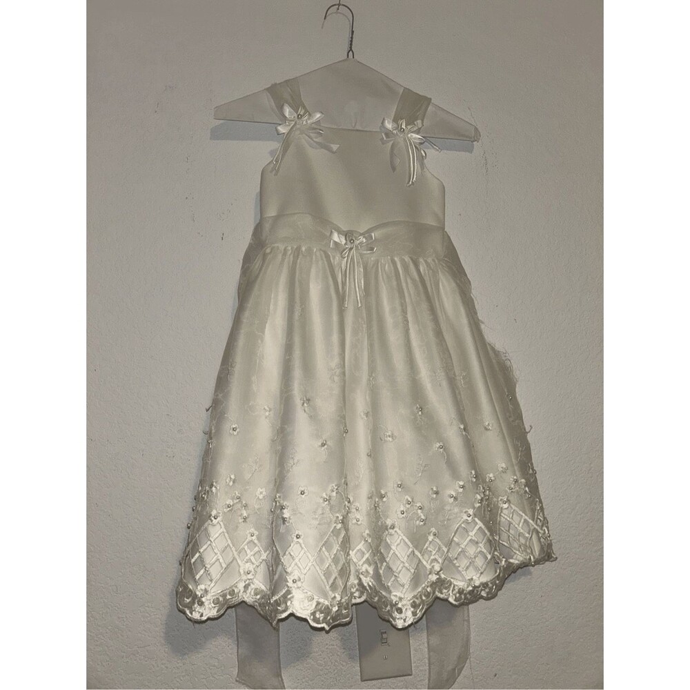 Tip top girls beige dress size 4 with defects